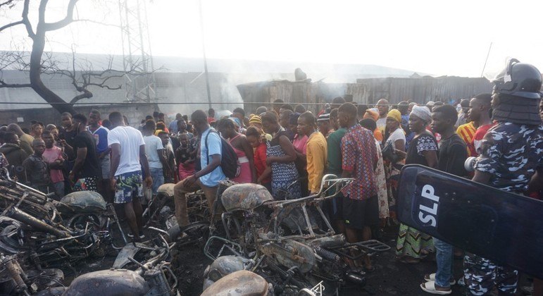 Explosão em Serra Leoa deixa mais de 90 pessoas mortas